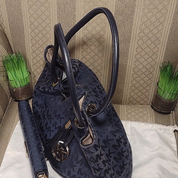 Bundle of Michael Kors Monogram Canvas Navy Tote & Continental Wallet Wristlet - Picture 8 of 16